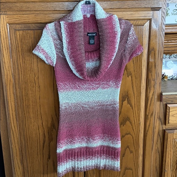 Beautiful  sweater .. short sleeves Knit 🧶 - Picture 1 of 7